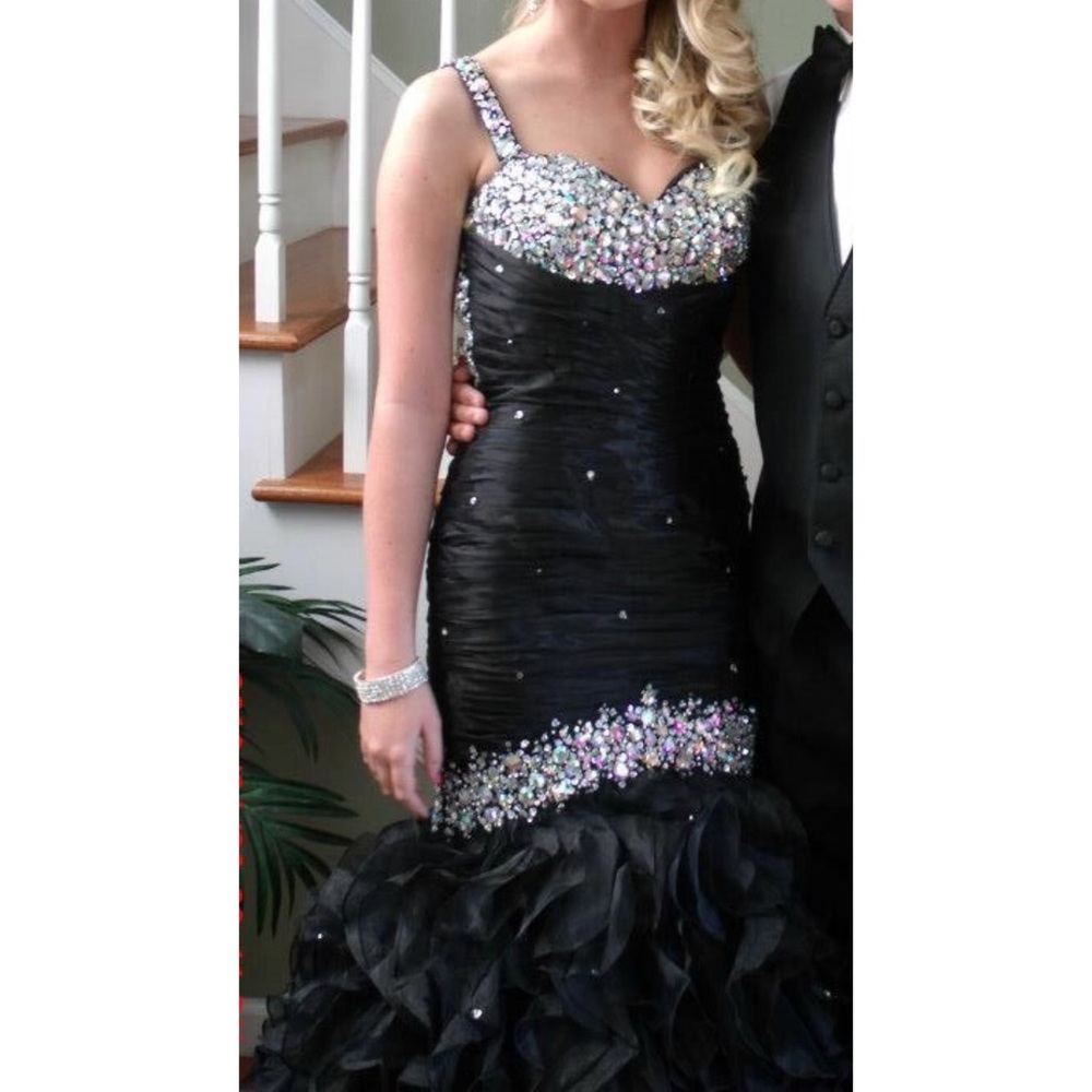 PROM DRESS - Picture 2 of 8